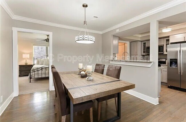 Building Photo - 2526 Brentwood Rd