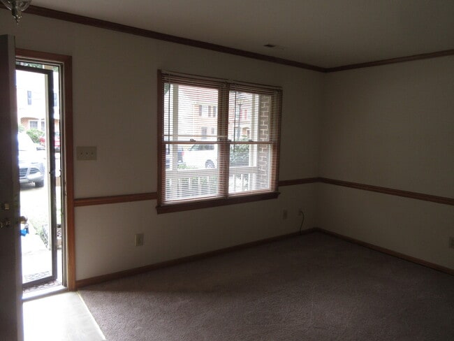 Building Photo - York Crossing Town Houses