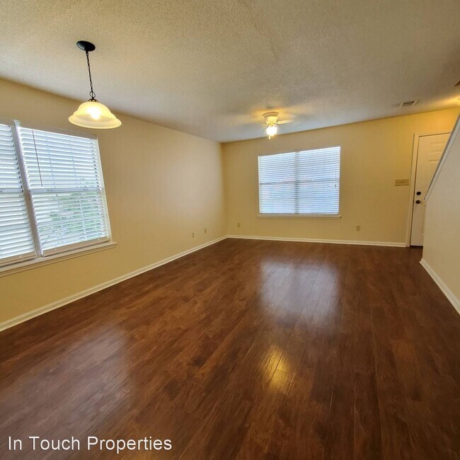 Building Photo - 2 br, 2.5 bath House - 341 Brookfield Road