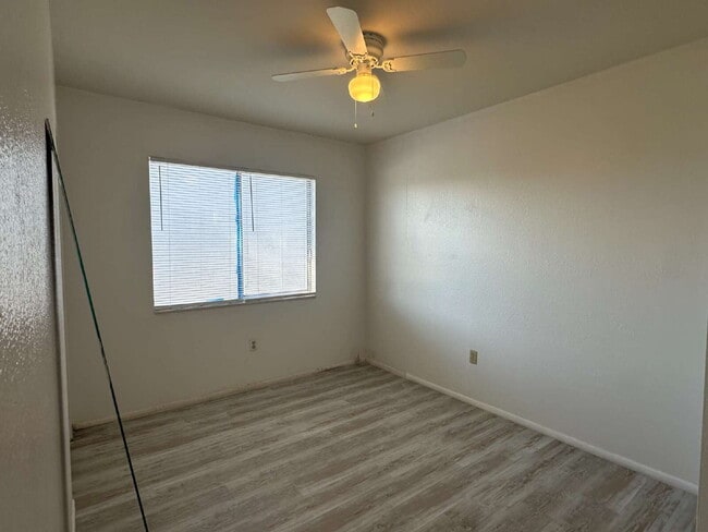 Building Photo - Nice 2/2/1 with office/den