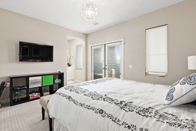 Building Photo - Beautiful 5 bedroom home in Heart of Carme...