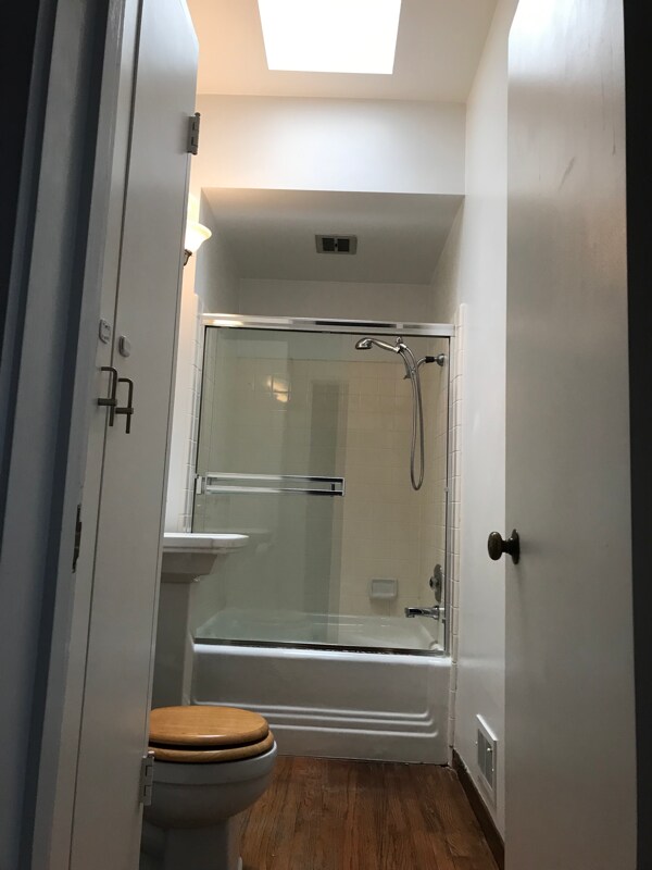 Building Photo - 3985 Sacramento St