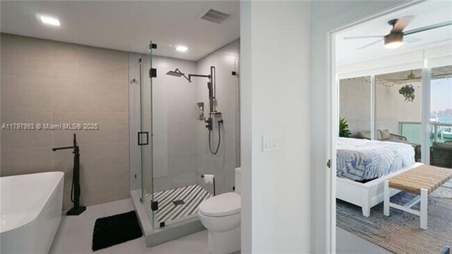 Building Photo - 7918 Harbor Island Dr