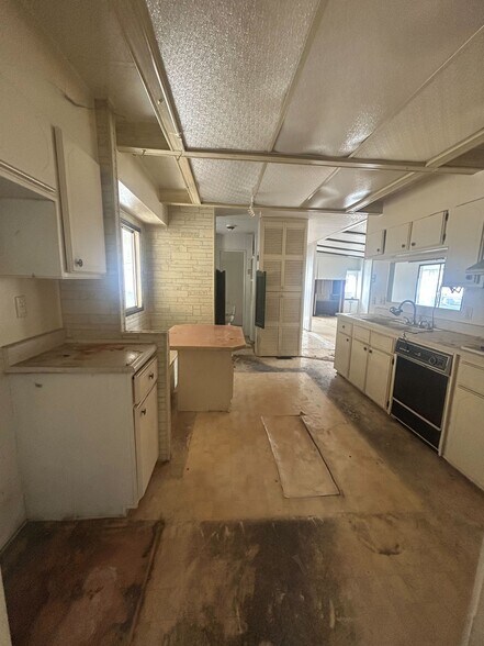 Building Photo - 3601 E Wyoming Ave