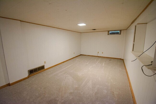 Building Photo - 3BR Home on Large Corner Lot – NW Rochester