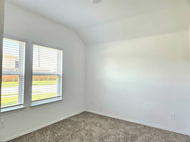 Building Photo - 5029 Almond Ter Dr