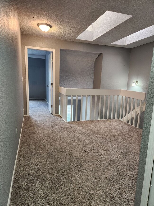 Building Photo - Wonderful townhome unit in Arvada! MOVE IN READY!!