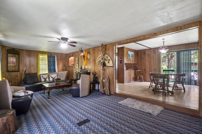 Building Photo - 465 Pecan