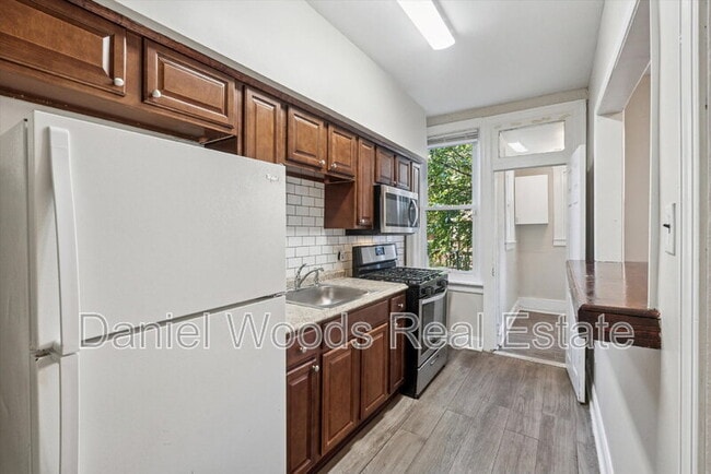 Building Photo - 6227 Addison St