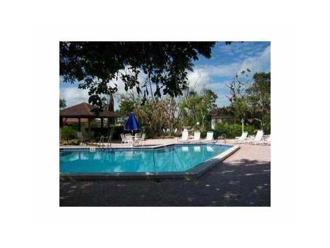 Building Photo - 3050 N Palm Aire Dr