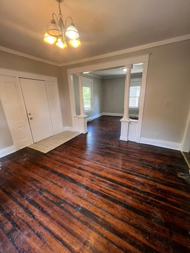 Building Photo - Freshly painted 3 bedroom 2 bath
