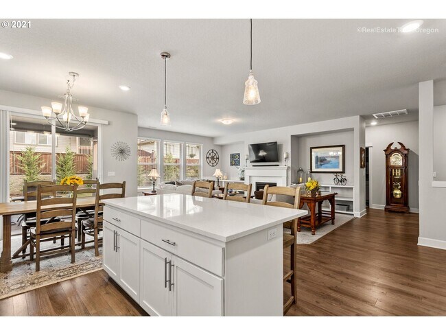 Building Photo - Stunning 3BD Home in Ridgefield!  Gourmet Kitchen & High End Finishes!