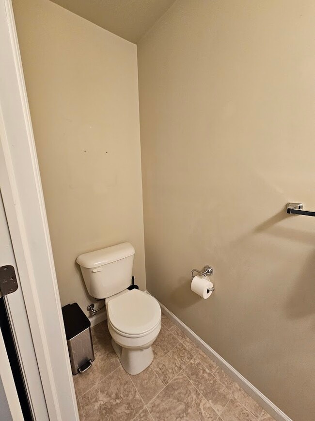 Building Photo - 213 Jonathan Ln