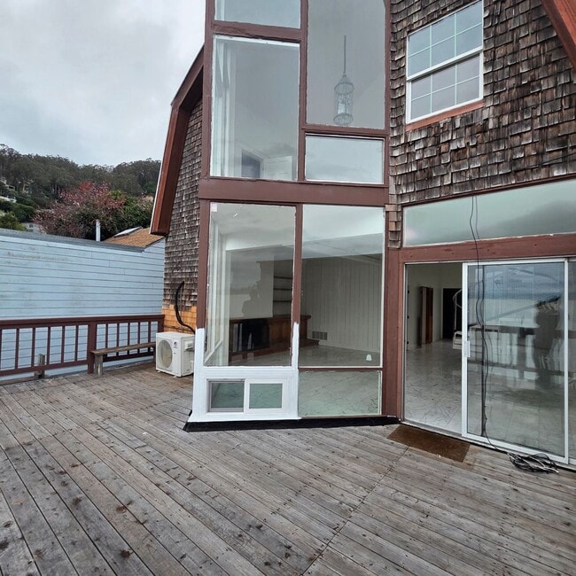 Building Photo - 107 Bridgeway