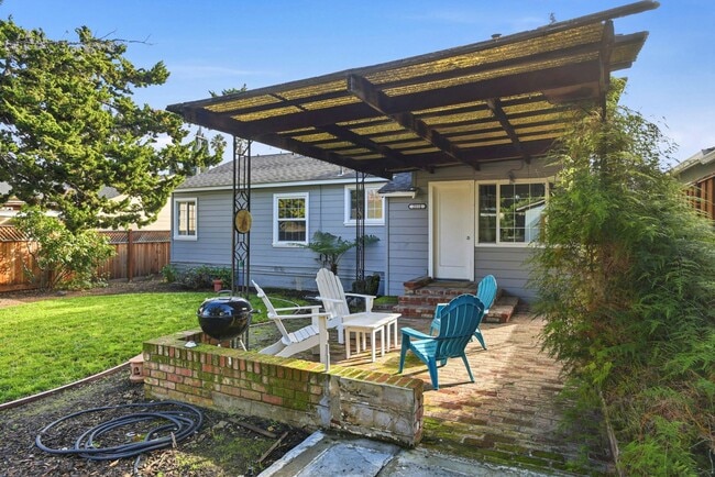 Building Photo - 251 C St