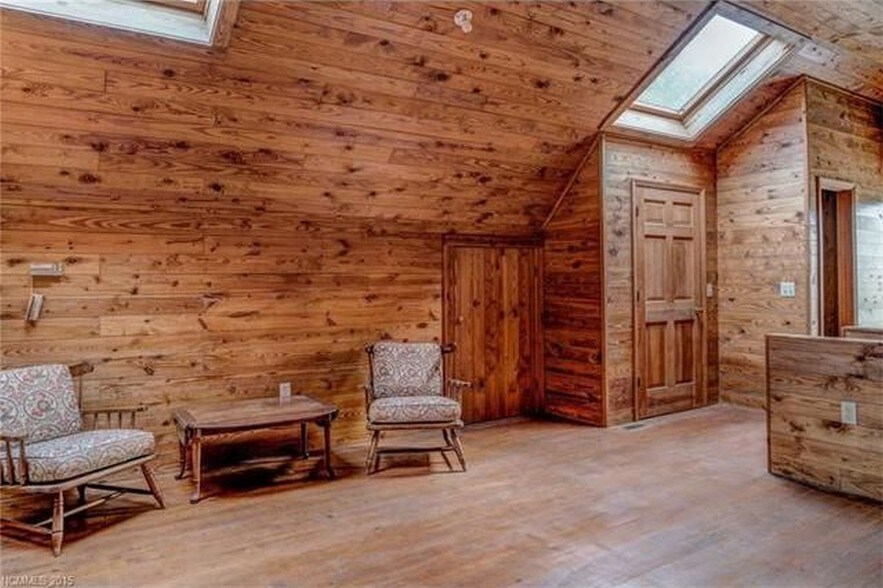 Great Room - 1087 Walker Rd