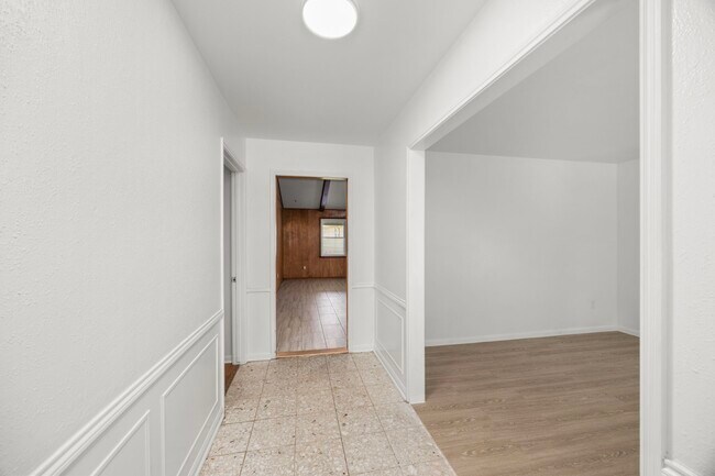 Building Photo - 1030 Lehman St