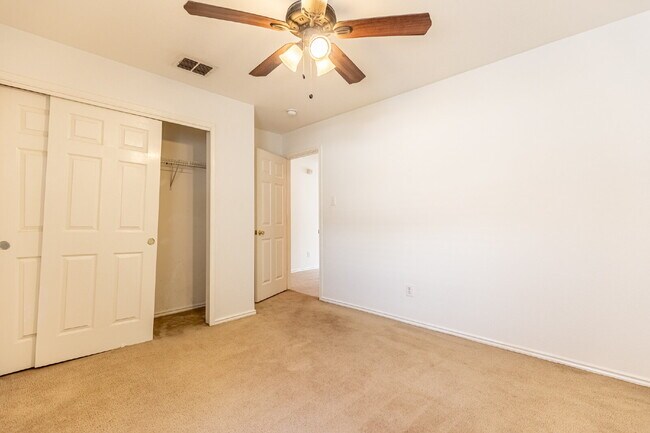 Building Photo - 8914 Walnut Springs