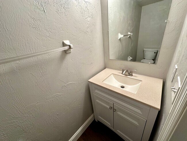Building Photo - Fully Remodeled 2-Bedroom, 1.5-Bathroom Unit for Lease in Port Orange
