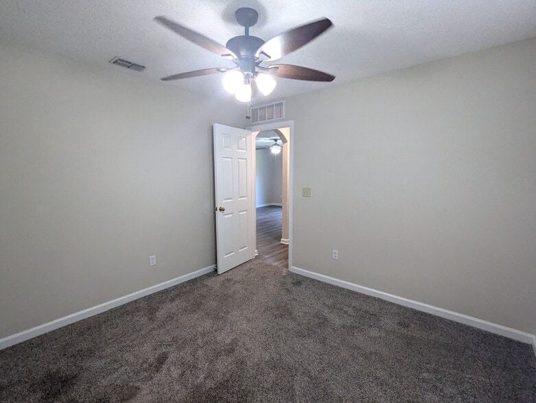 Building Photo - 127 Plantation Point Dr