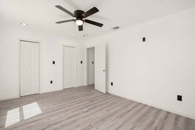 Building Photo - Spacious 3BR House in San Antonio Close to...