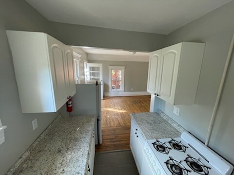 kitchen - 413 W Dutton St