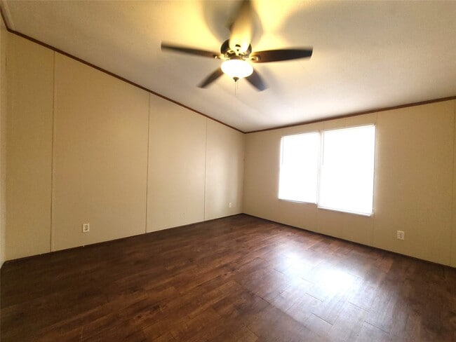 Building Photo - 9622 Oak Hill Dr
