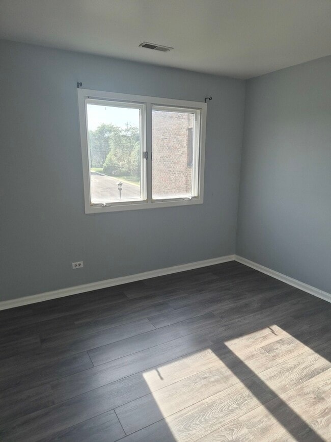 Building Photo - 1424 Stonebridge Cir