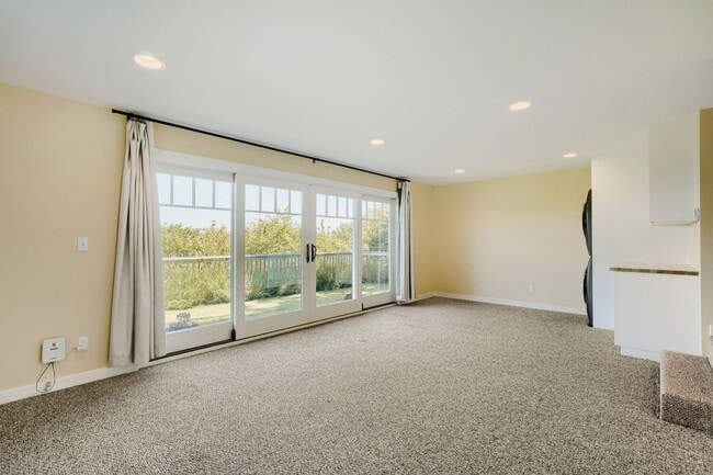 Building Photo - Capitol Hill View Home