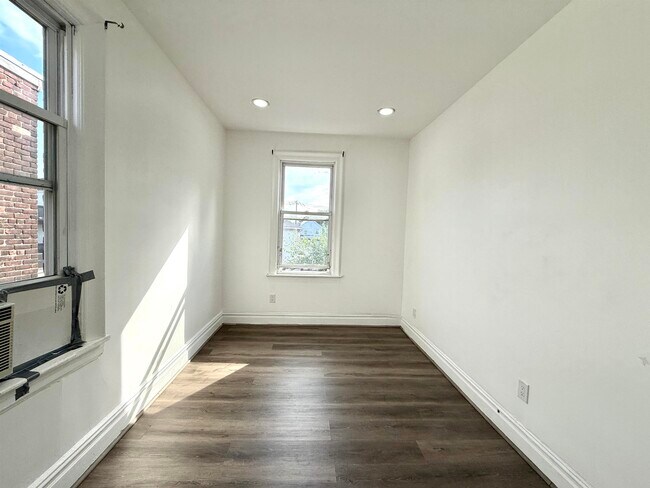 Building Photo - 275 Linden Ave