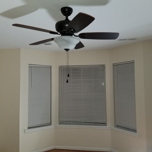 Living room ceiling fan - 25 Stadium Cir