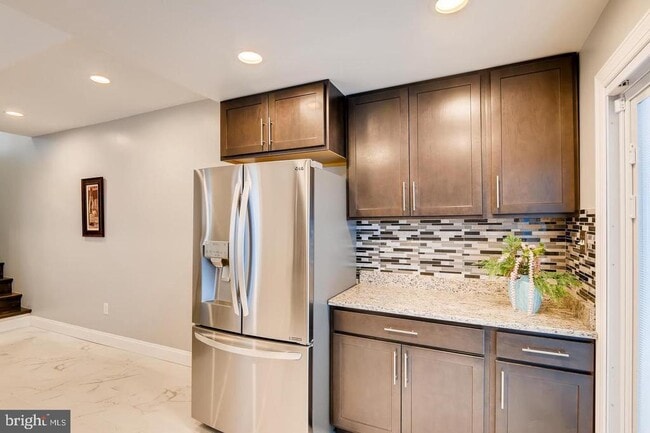 Building Photo - 513 S Regester St