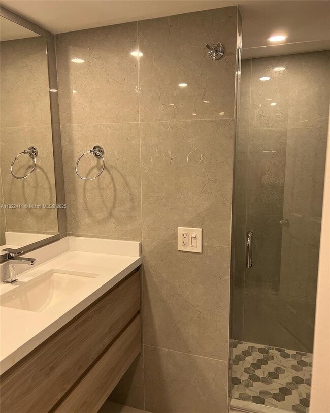 Building Photo - 1717 N Bayshore Dr