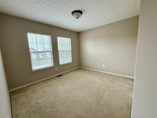 Building Photo - Gorgeous 4 bedroom, 2.5 bath home located in Pickerington Schools