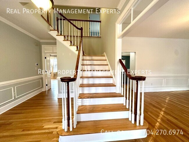 Building Photo - 640 Barington Pl