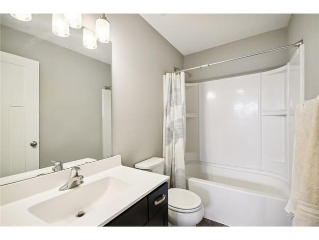 Building Photo - 15735 Fair Hill Way