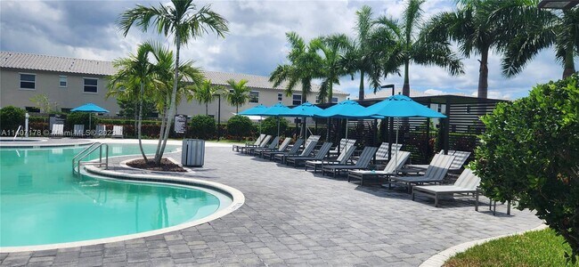 Building Photo - 2708 SE 15th Ct