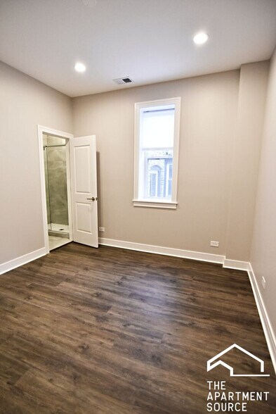 Building Photo - 3212 N Halsted St