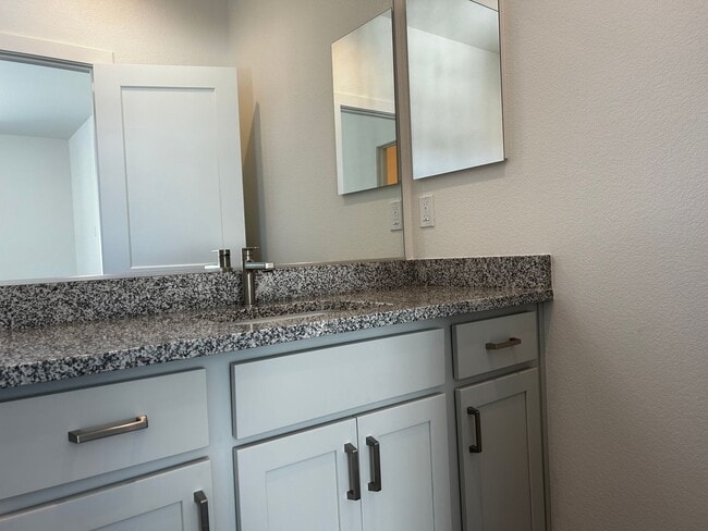 Building Photo - 1 MONTH FREE! The Vineyards at Dennis Lane Studio unit with backyard and garage