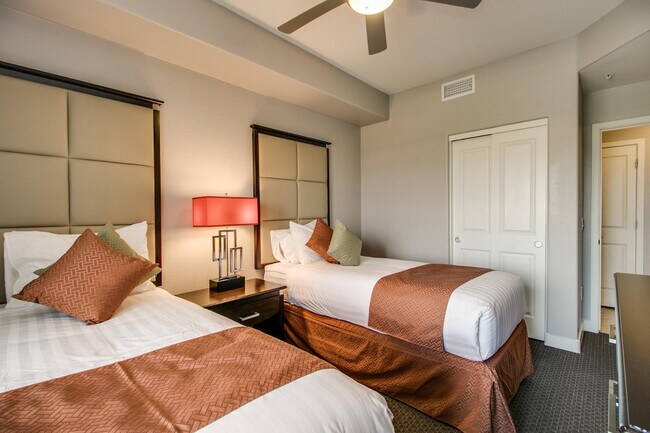 Building Photo - 5450 E Deer Valley Dr