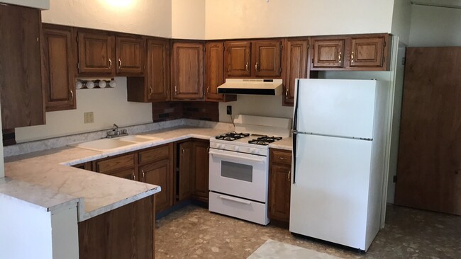 Building Photo - 3 Bedroom Avail August for 2025;  Monthly ...