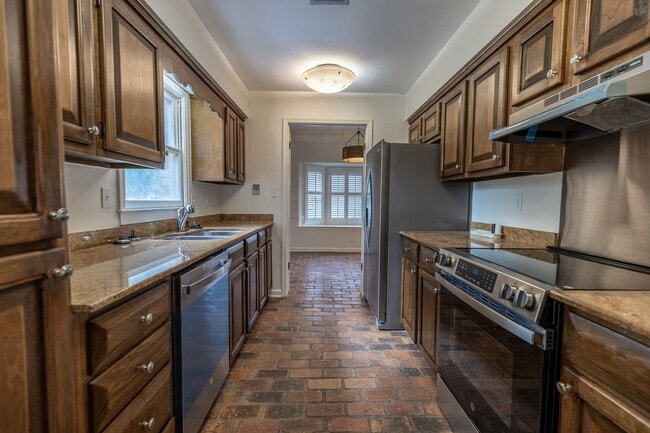 Building Photo - Two bedroom two and a half bath across from Mobile Bay!