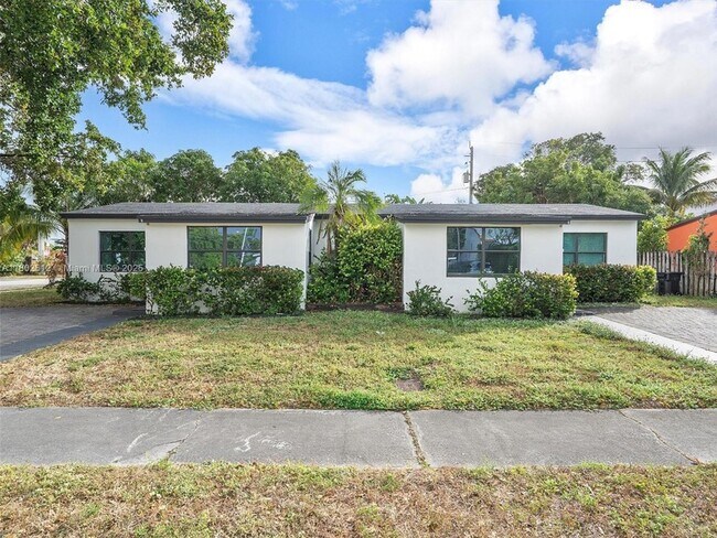 Building Photo - 300 SW 23rd St