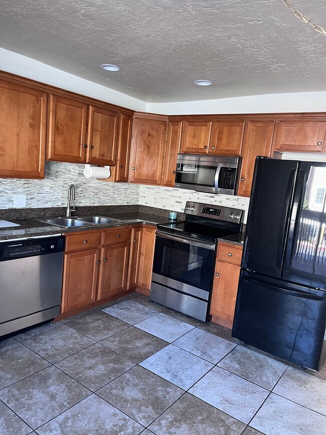 Building Photo - 889 Bristle Pine Pl