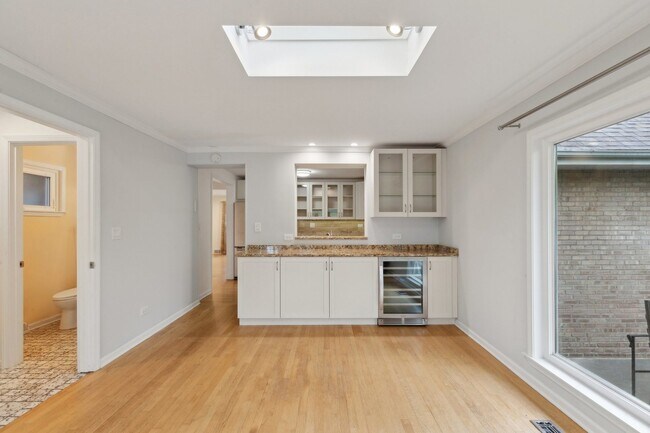 Building Photo - 9225 Karlov Ave