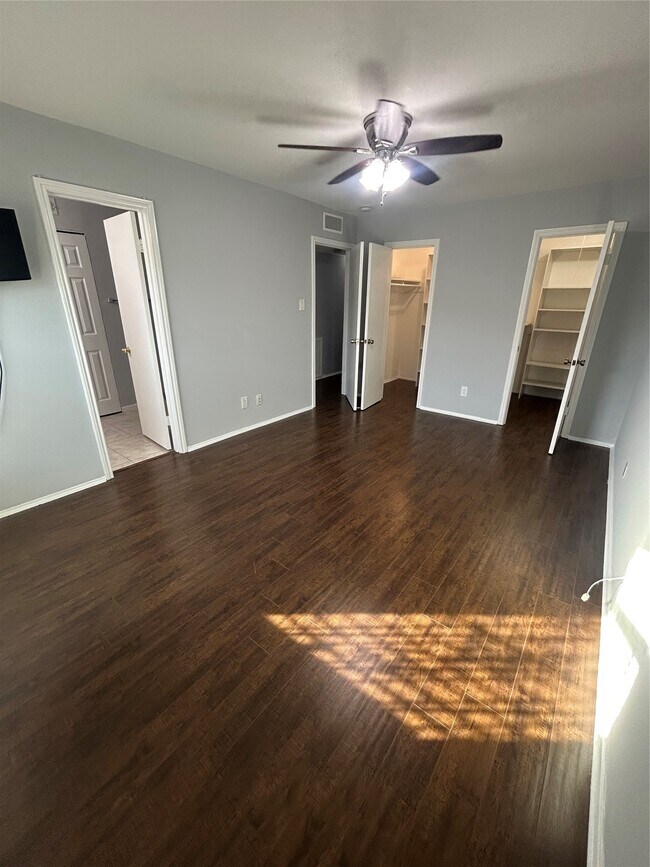 Building Photo - 5550 N Braeswood Blvd