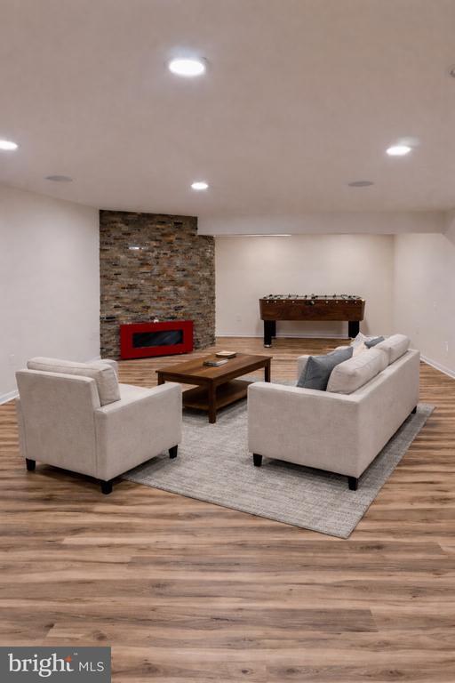 Building Photo - 9330 Birch Cliff Drive