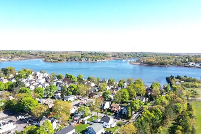 Building Photo - 158 Bridge St