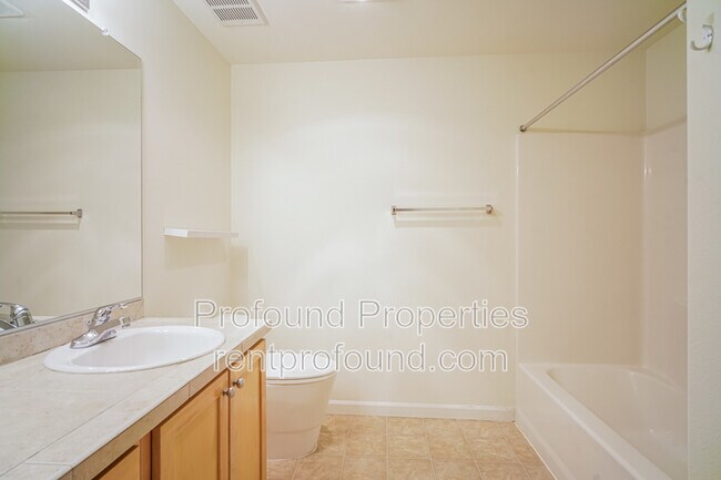 Building Photo - 760 NW 185th Ave