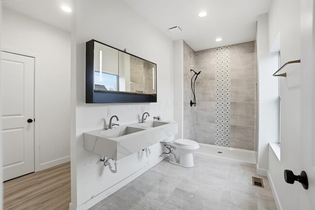 Building Photo - 412 St Clair Ave